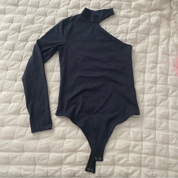 Abercrombie & Fitch Black Long-Sleeve Mock Neck One-Shoulder Bodysuit - S - Picture 2 of 5